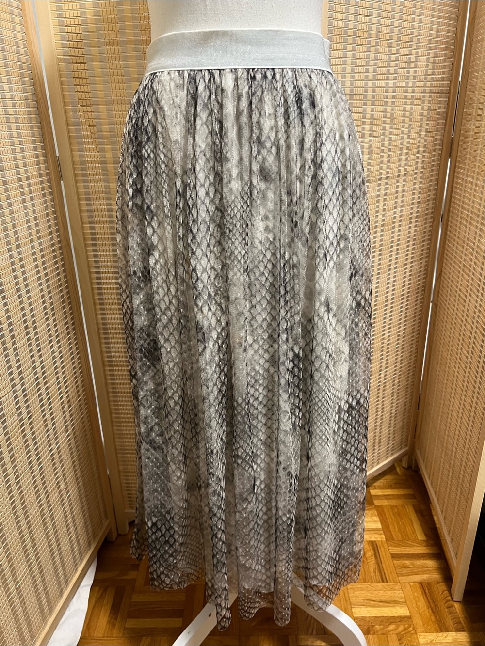 Gray Snake-Print Maxi Skirt - Sleek Neutral Layered Style